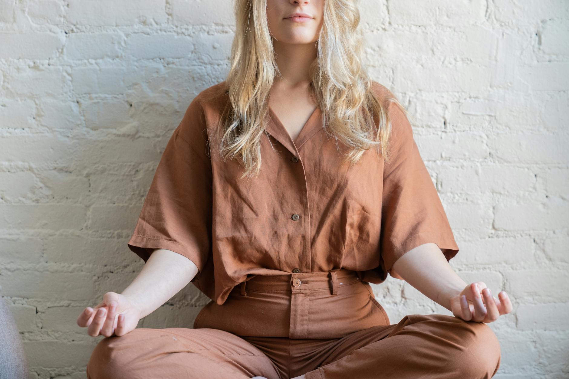 5-minute stress relief techniques to try during your lunch break