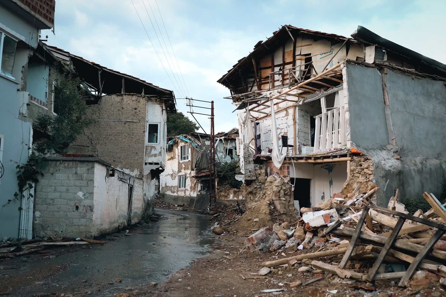 Exploring the beauty trends around the Japan earthquake: lessons from the latest styles featured image