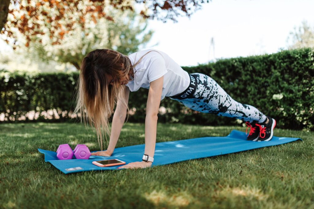 How to create a fitness routine for busy moms, inspired by Jennifer Lopez’s daily habits related image