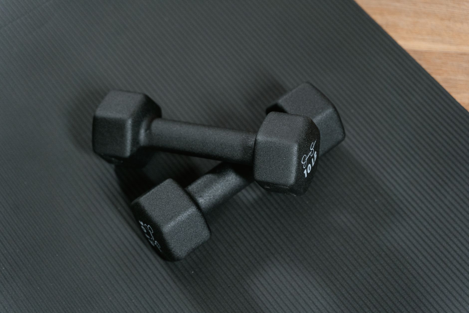 How to create a fitness routine at home inspired by Dwayne Johnson for busy parents featured image