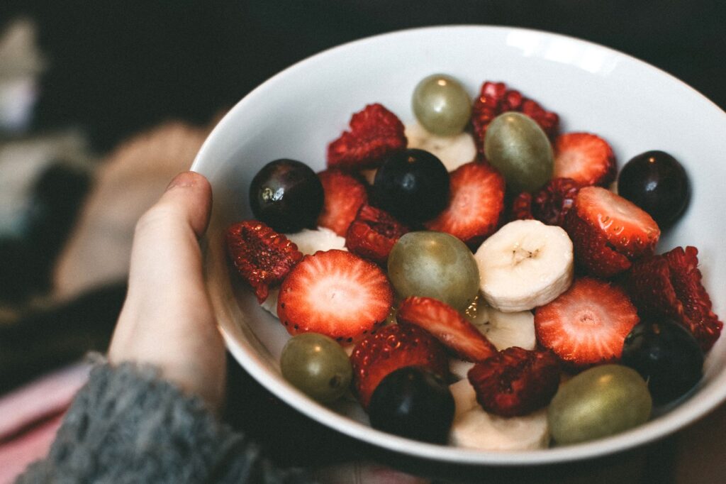Simple guide to healthy eating for beginners, inspired by the balanced meals of Michelle Obama related image
