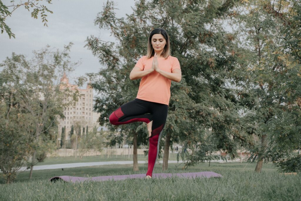 8 healthy habits to adopt this summer, inspired by celebrity wellness trends related image