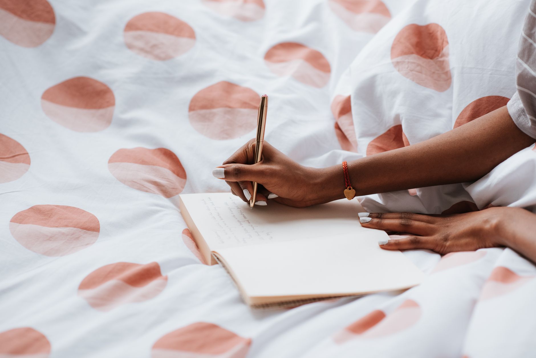 How to create a calming evening routine inspired by the practices of Oprah Winfrey featured image