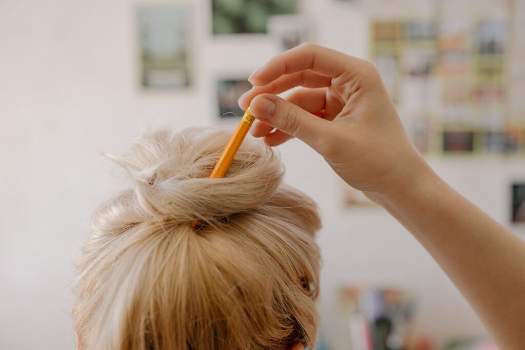 5-minute hair care hacks inspired by Amanda Knox for busy lifestyles related image
