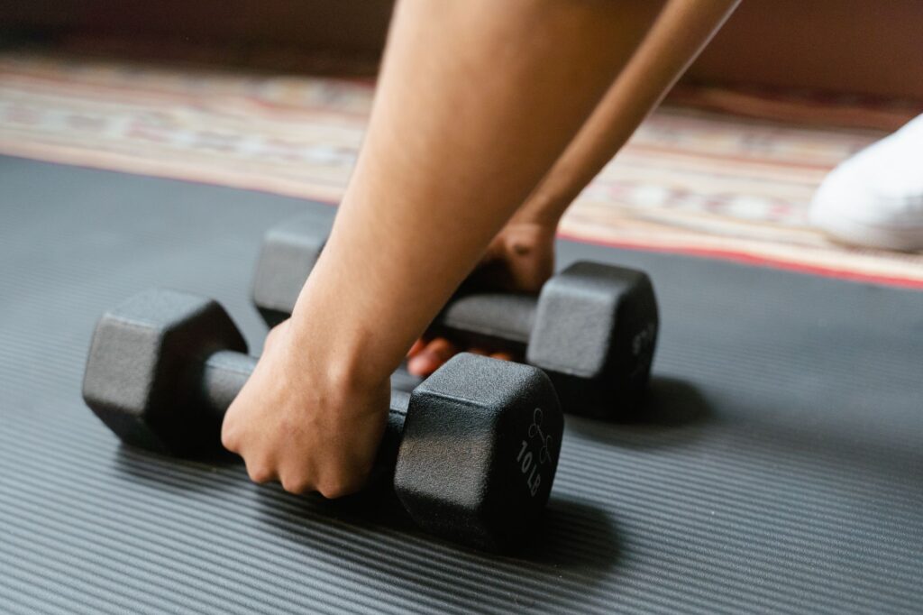 Quick 10-minute workout ideas inspired by Beyoncé for busy parents related image