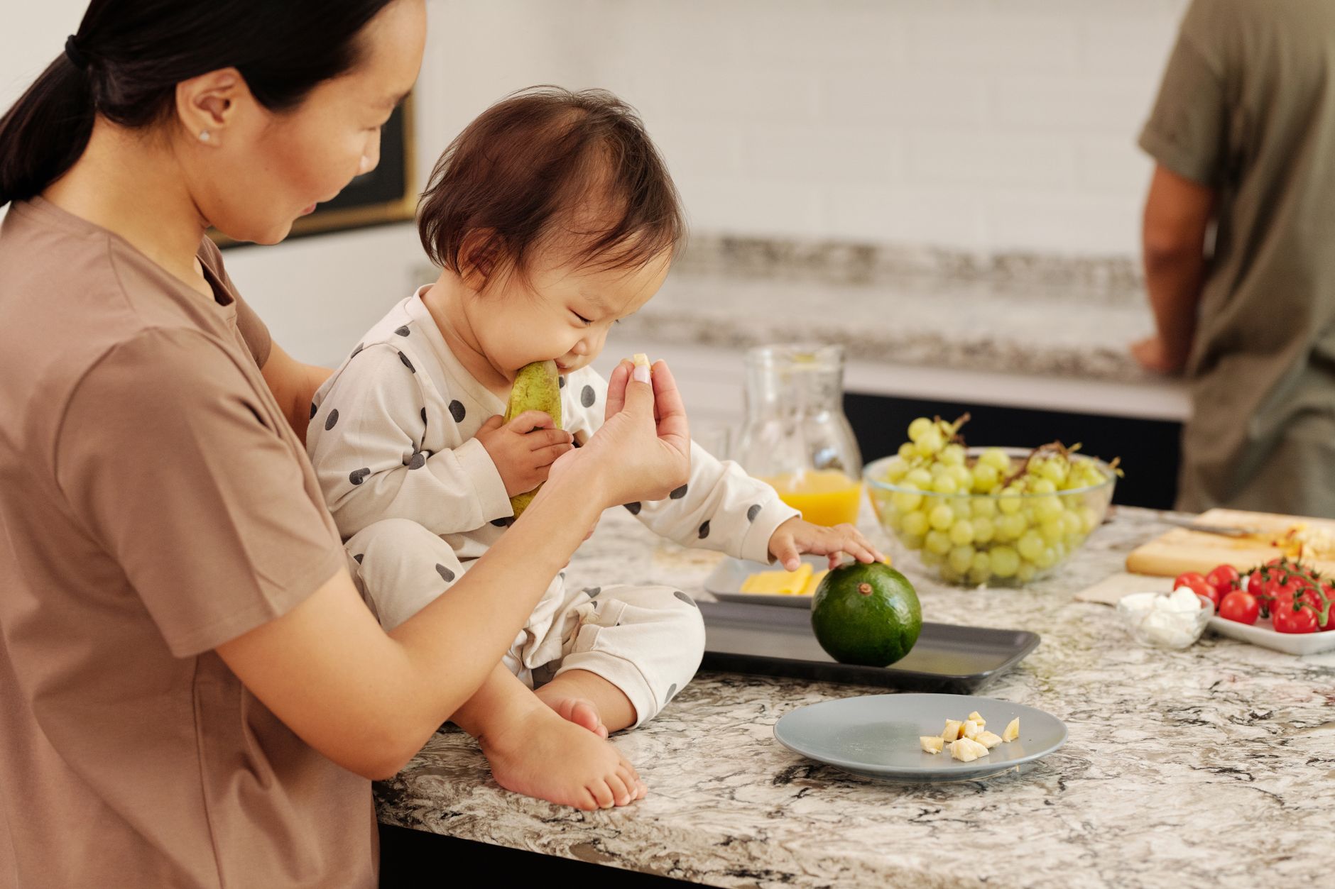 7 Healthy Snack Swaps for Busy Parents: Inspired by Wendy’s Menu featured image