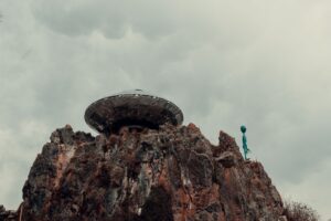 What to Know Before Trying the Latest UFO-Inspired Hair Care Trends